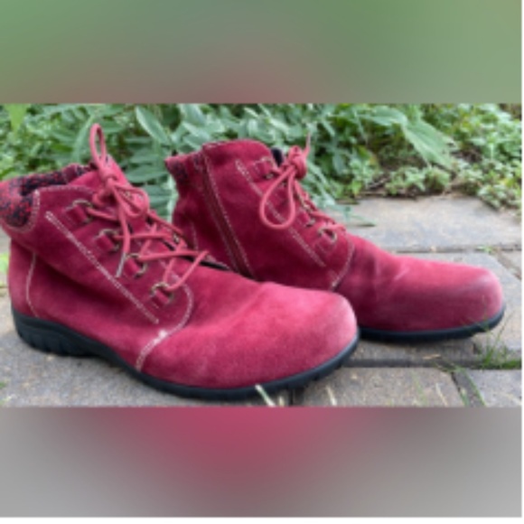 Proper RED Suede Flat Ankle Boots, 8 Fall Sale - Picture 3 of 7